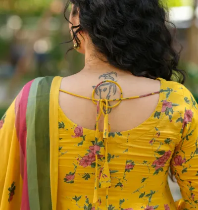 Paavai (Kurthi + Dupatta)